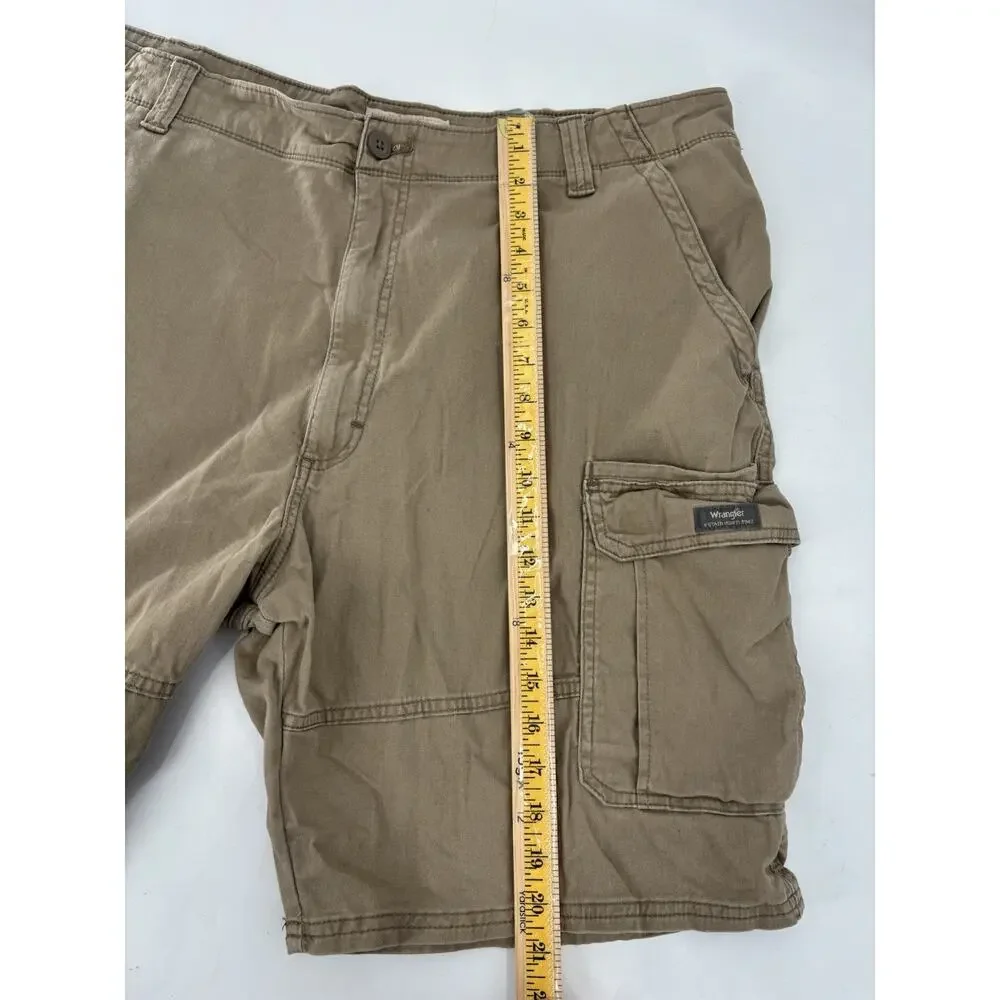 Wrangler Relaxed Fit Shorts Mens 42x10 Beige Cargo Cotton Blend Outdoor Pockets